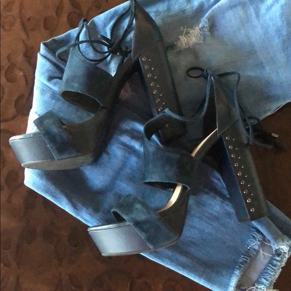 Gianni Bini Addi Block Heel Sandals - Picture 2 of 8